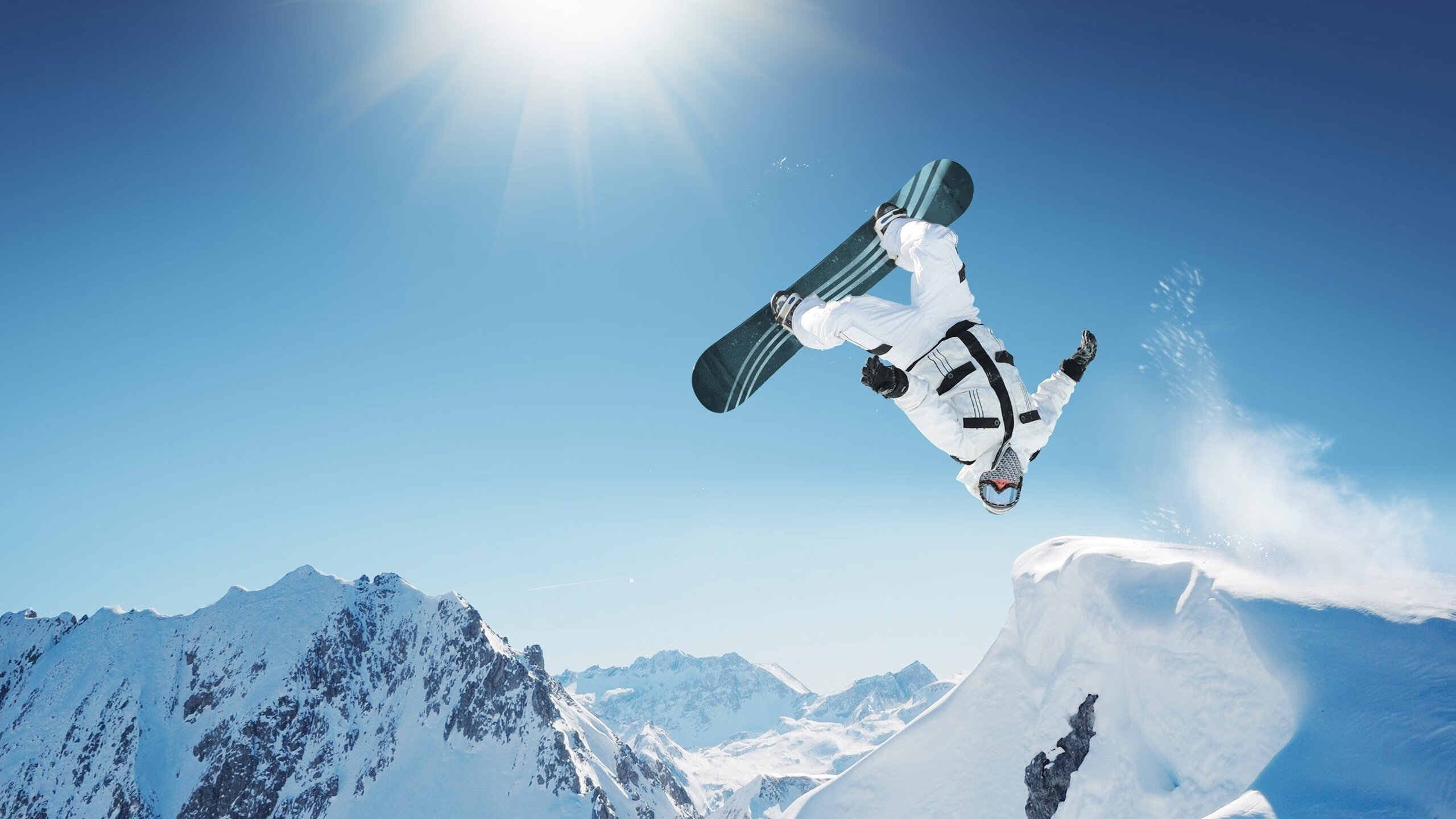 开云体育中国-三笘薰爆发，曼联火力压制多特蒙德，两翼齐飞背后的战术革命