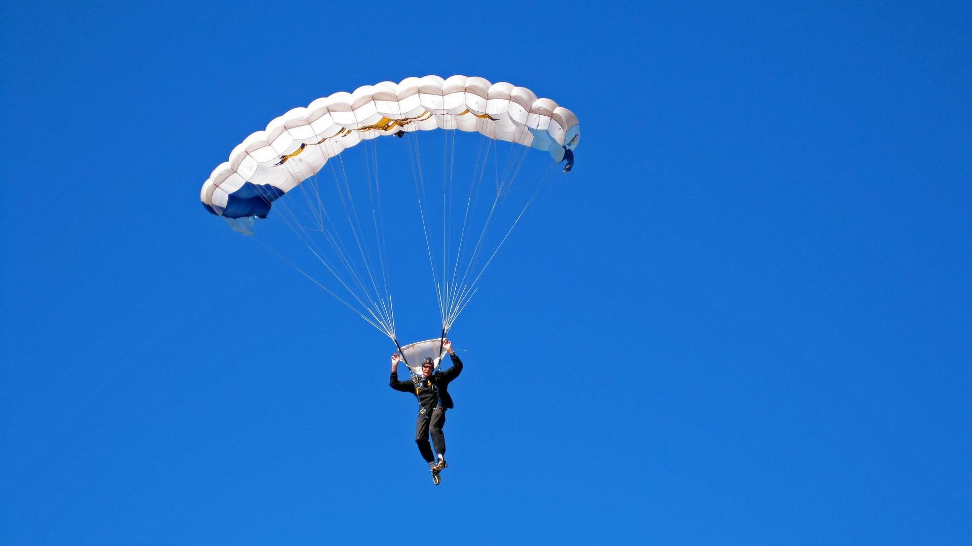 火箭狂胜深圳队，利拉德关键制胜，一场战术与意志的较量